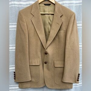 Vintage Mongolian Camel Hair Men’s Sports Coat USA Union made Wood Buttons